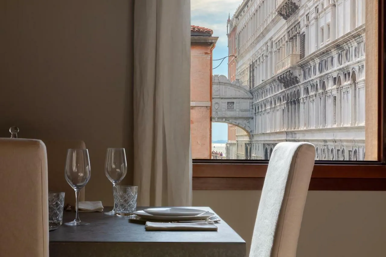 Bridge Of Sighs Luxurious Apartment Venice